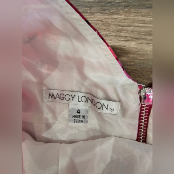 MAGGY LONDON SZ 4 DRESS FLORAL BEAUTIFUL, PETITE AND CLASSY - Picture 4 of 7